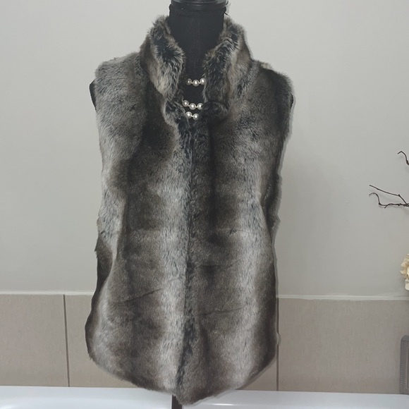 Woodland Faux Fur Vest 70% CASHMERE - worn 1X! - Picture 2 of 13
